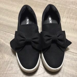Bow slip ons
